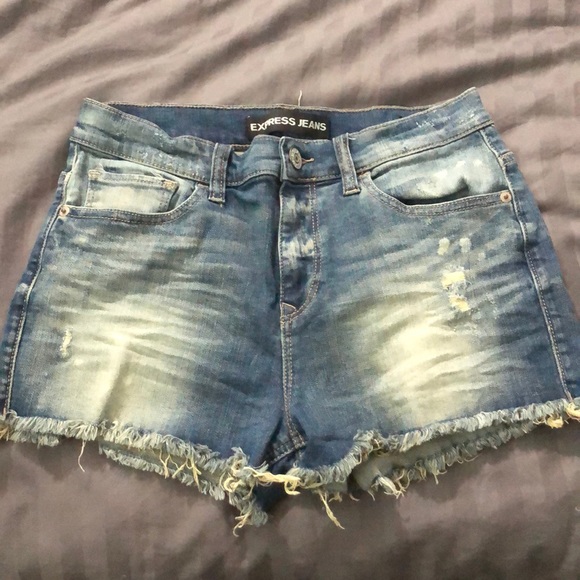 Women’s Express Distressed Jean Shorts - Picture 4 of 7